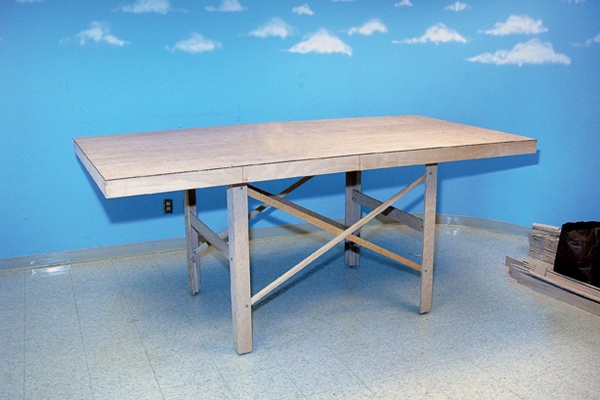 Building your own 4x8 Basic Train Table bench worktable table for model trains. Designing your own model railroading bench worktable for your model trains. Bench worktable construction for your model trains HO Scale, N Scale, O Scale, trains.